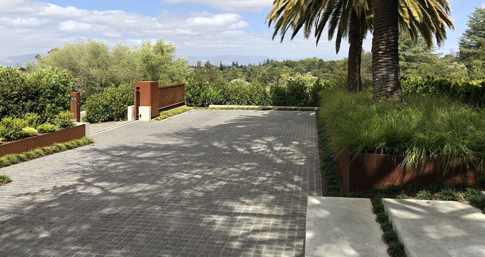 Mott Landscape | Los Altos Hills, California | Photo number 1